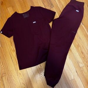 FIGS Scrub set, Top & Jogger Pants Set